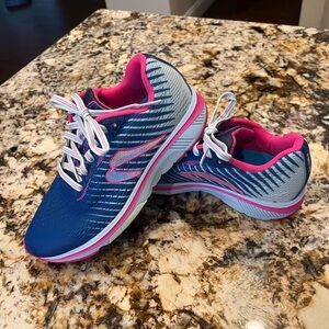 Newton Gravity 12  Blue and Pink Women's Running Shoes size 6.5